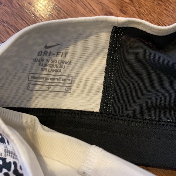 Nike Sports Bra + Leggings - Picture 5 of 6